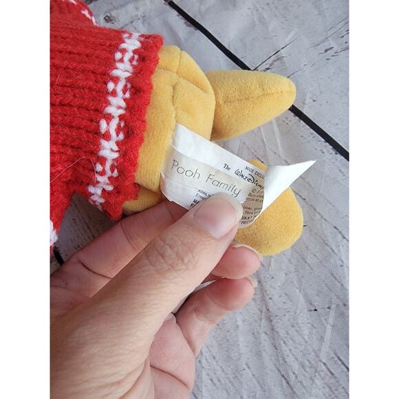 Vintage Disney Store Winnie the Pooh Snowflake Sweater Pooh Mini Bean Bag Beanie - Picture 3 of 6
